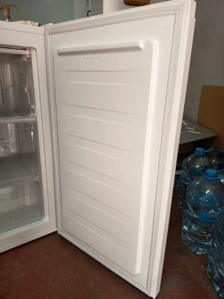 Congelador vertical blanco