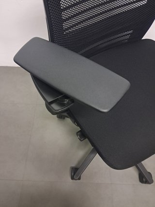 Silla STEELCASE THINK v2 reposacabezas profesional