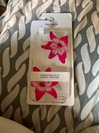 Funda iPhone 11/XR Pull&Bear Flores
