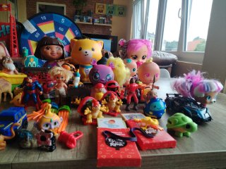 Lote de figuras y juguetes variados