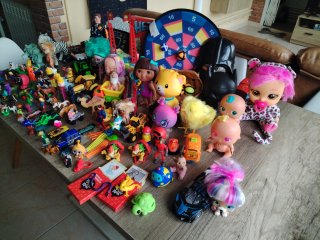 Lote de figuras y juguetes variados