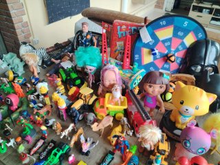 Lote de figuras y juguetes variados