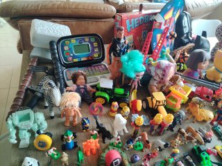 Lote de figuras y juguetes variados