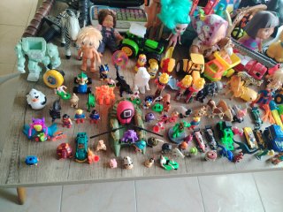 Lote de figuras y juguetes variados