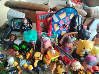 Lote de figuras y juguetes variados