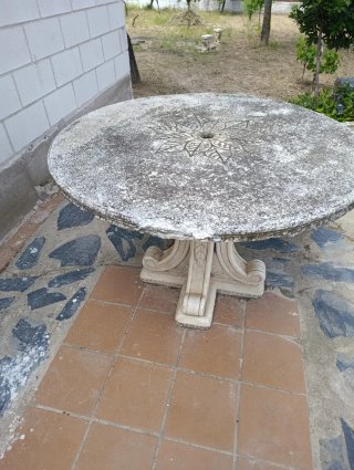 Mesa y 2 bancos de piedra exterior
