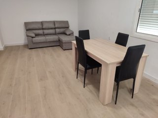 Pack mesa de madera y 4 sillas