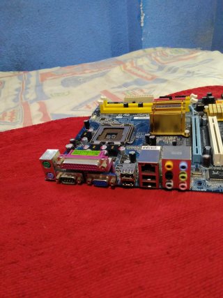 Placa base Gigabyte GA-945GCMX-52