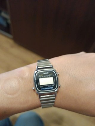 Reloj Casio Digital Mujer Plata Negro