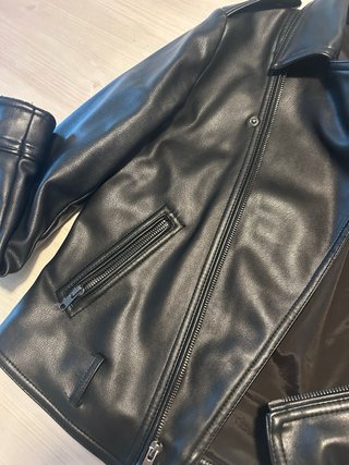 Chaqueta de cuero negra