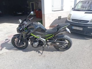 Kawasaki Z900 Negra y Verde
