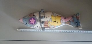 Pez de trapo con estampado de gatitos