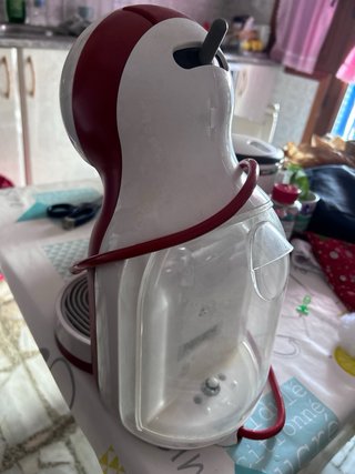 Cafetera Dolce Gusto con porta cápsulas