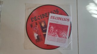 Decibelios 4 vinilos. Caldo de Pollo, oi!, Vivo88.