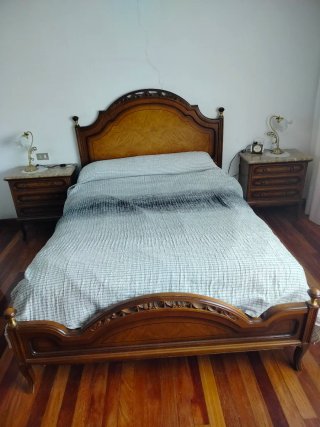 Armario de madera con cajones