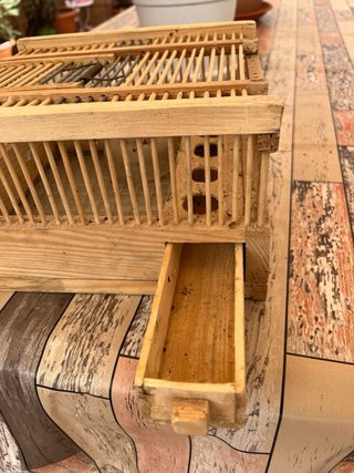 Gabbia artigianale in legno per uccelli