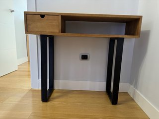 Recibidor diseño industrial madera maciza de pino