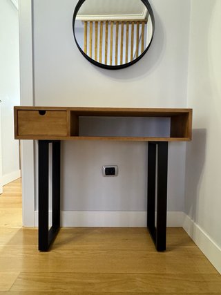 Recibidor diseño industrial madera maciza de pino