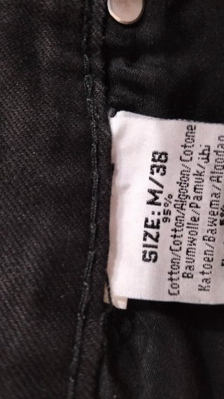 Shorts vaqueros negros con bordado multicolor