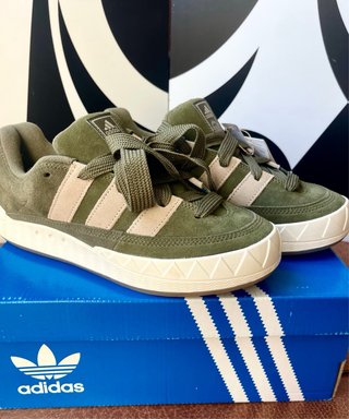 Adidas Verde y Beige Talla 42