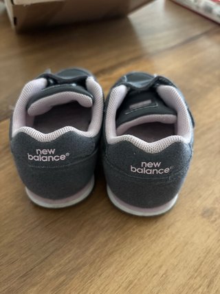 Tenis New Balance 22.5 Gris y Rosa