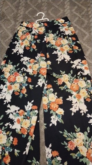 Pantalones anchos florales negros