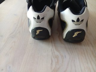 Adidas Goodyear Talla 40 2/3 Negro/Dorado