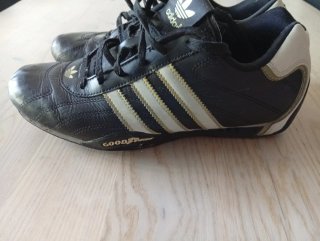 Adidas Goodyear Talla 40 2/3 Negro/Dorado
