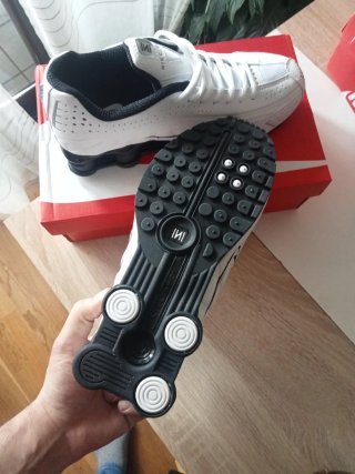 Zapatillas Nike Shox Blancas y Negras