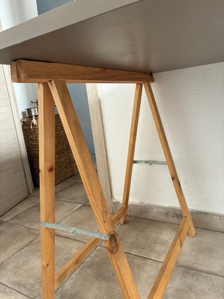 Mesa de madera multiusos en buen estado