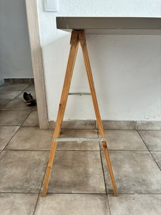 Mesa de madera multiusos en buen estado