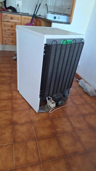 Nevera pequeña blanca