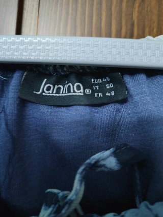 Blusa de verano azul y blanca