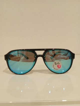 Gafas de sol negras y azules