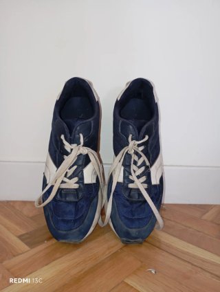 Zapatillas deportivas azul y blanco