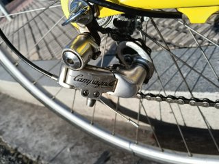 Bicicleta de carretera Zeus amarilla