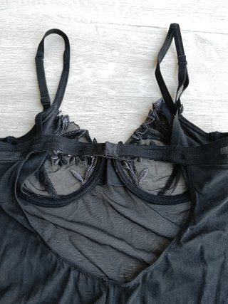 Negligé trasparente con pizzo