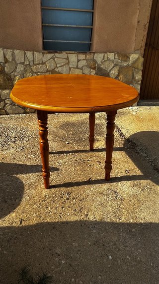 Mesa redonda de madera