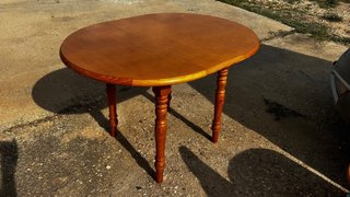 Mesa redonda de madera
