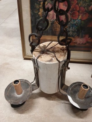 Lampadario in legno e metallo