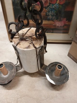 Lampadario in legno e metallo