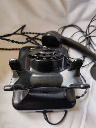 Teléfono antiguo de baquelita .