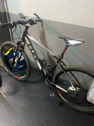 Bicicleta Cube MTB Negra/Blanca