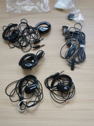 Lotto di auricolari vari