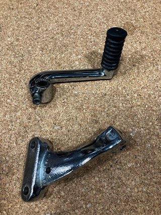 Soporte estribera y pedal cambio Harley Sportster