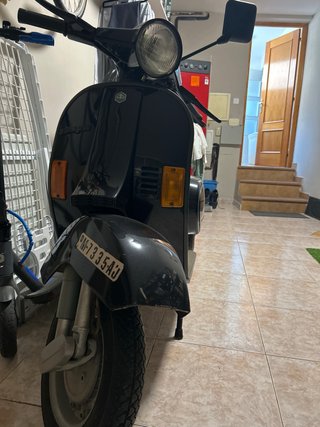 Vespa 80s Negra