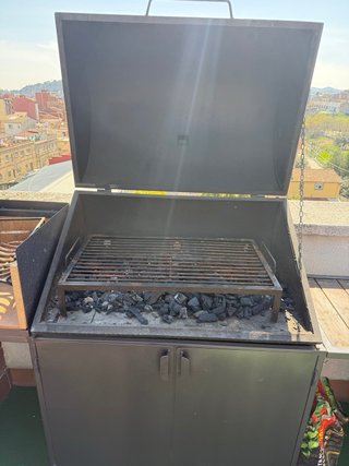 Barbacoa de hierro con tapa