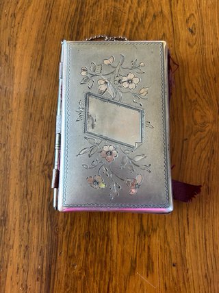 Carnet de baile antiguo con lápiz