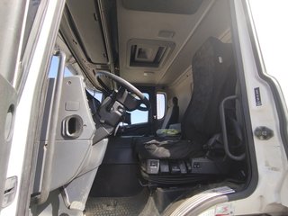 Scania P 380-CAMIONES PORTAMAQUINARIAS