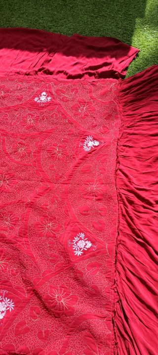 Colcha vintage bordada 197x127 cm